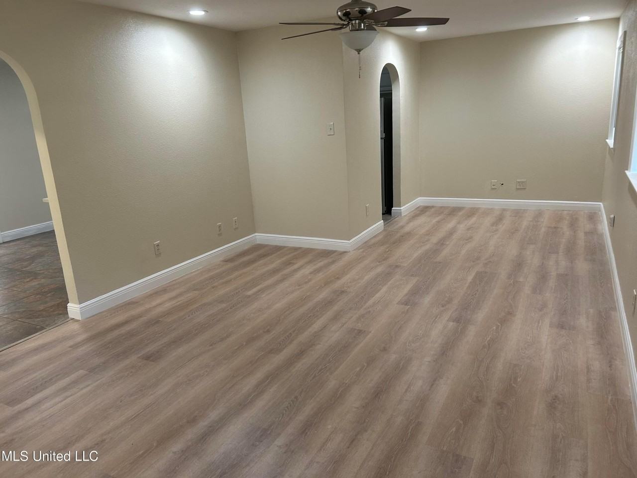 111 Linda Cir - Photo 4 of 21