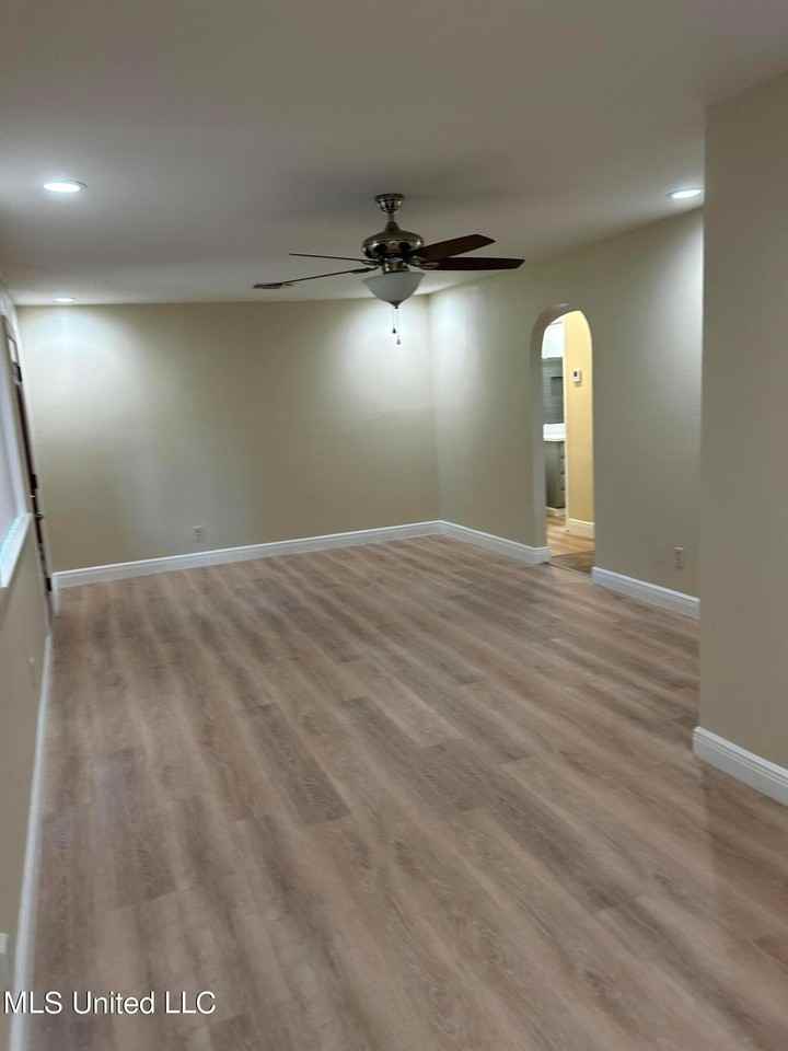 111 Linda Cir - Photo 5 of 21