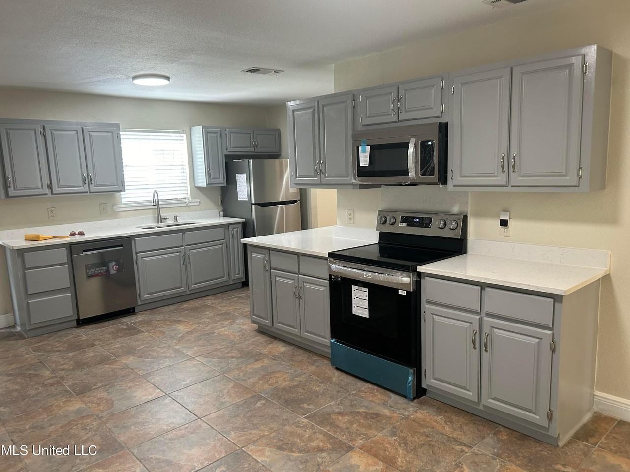 111 Linda Cir - Photo 6 of 21