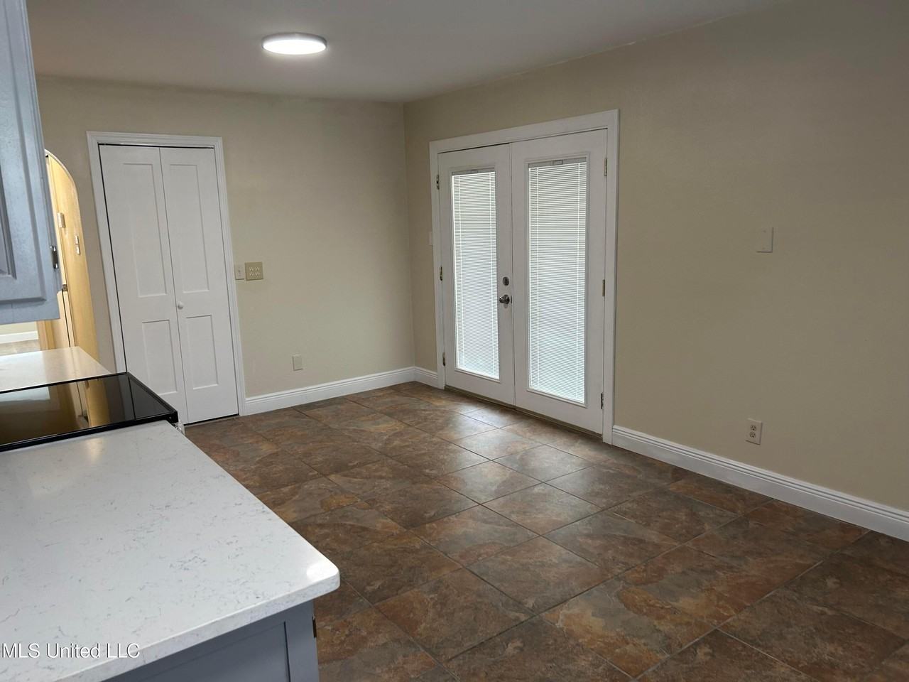 111 Linda Cir - Photo 7 of 21