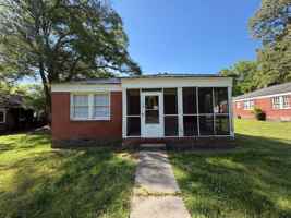 featured image of 419 N Elm St Nw