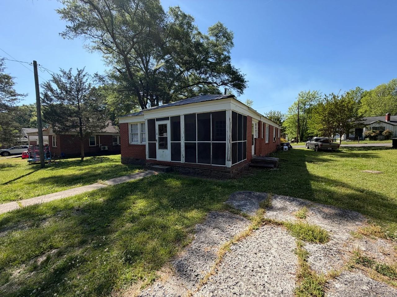 419 N Elm St Nw - Photo 2 of 17