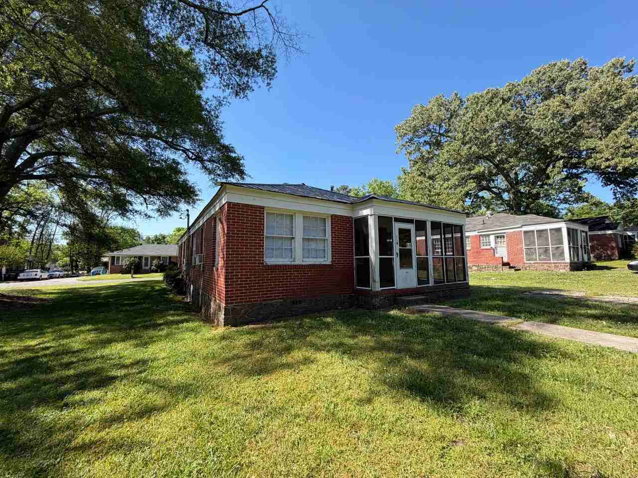 419 N Elm St Nw - Photo 3 of 17