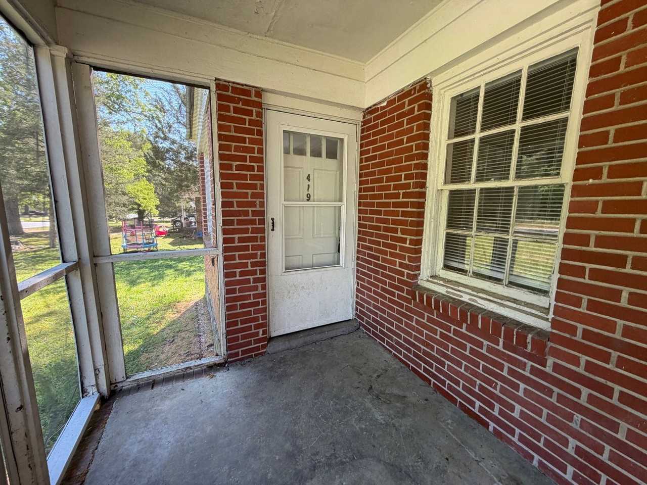 419 N Elm St Nw - Photo 5 of 17