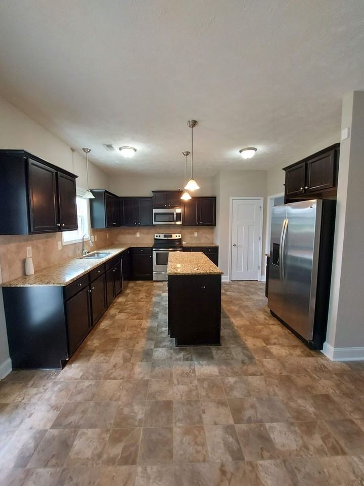 2402 Market Hill Dr - Photo 2 of 19