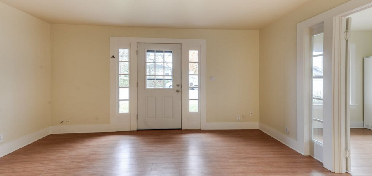 5288 Broadway St - Photo 3 of 22