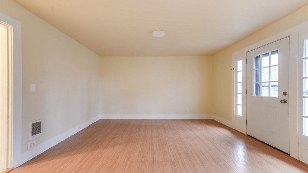 5288 Broadway St - Photo 5 of 22