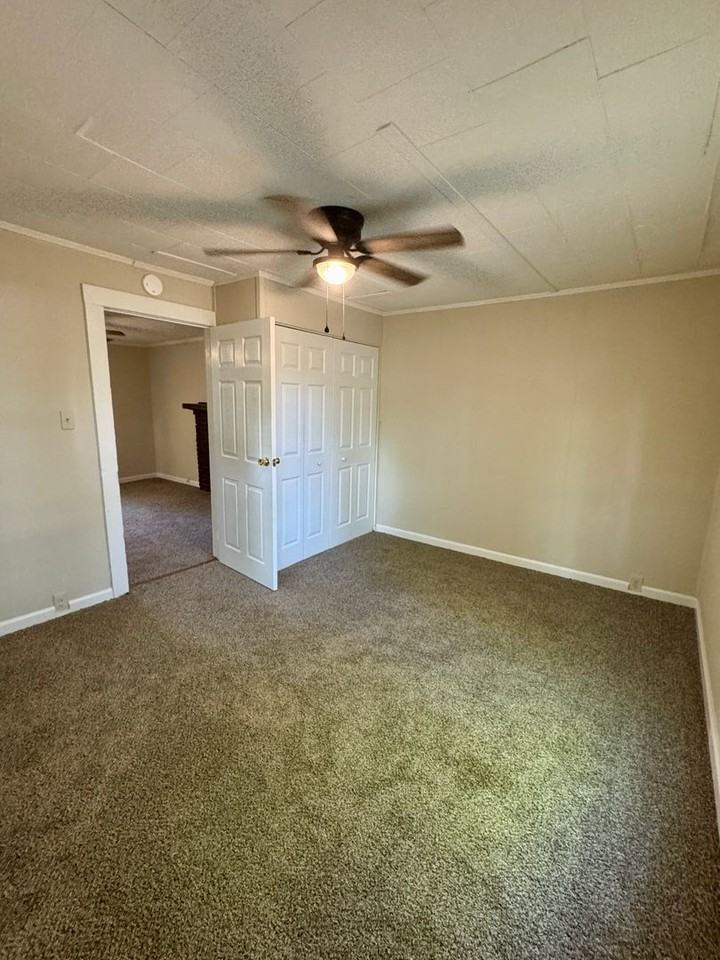 530 Costner St - Photo 3 of 9