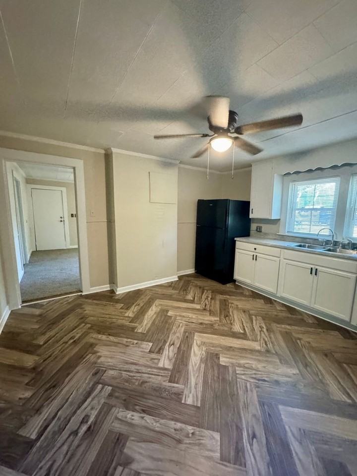 530 Costner St - Photo 5 of 9