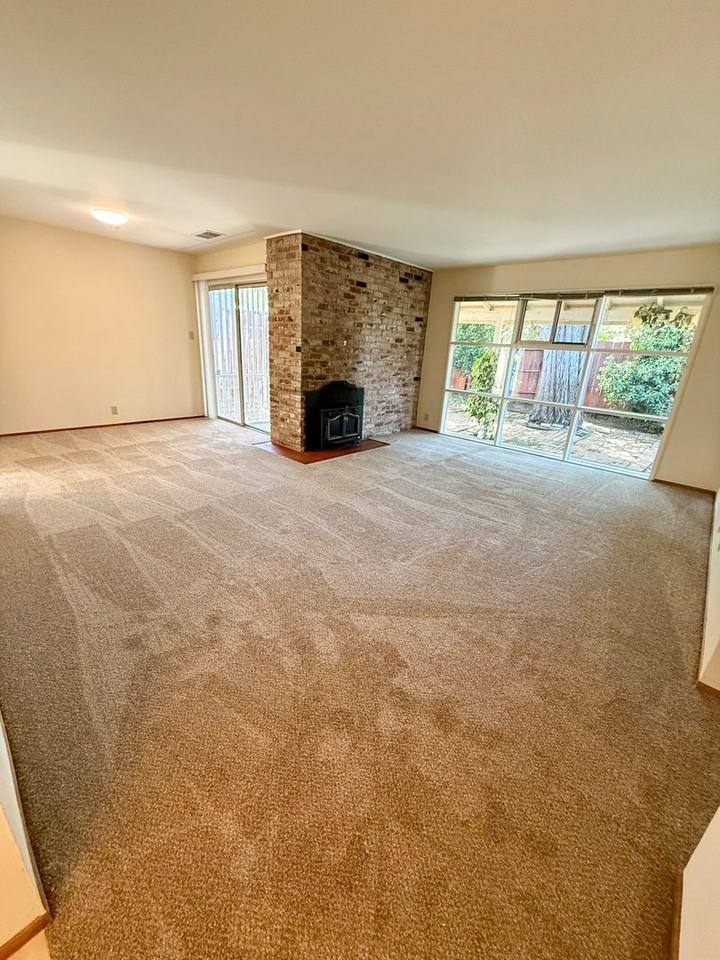 3139 Baker Dr - Photo 2 of 12