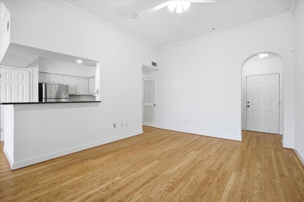 3777 Peachtree Rd Ne - Photo 4 of 36