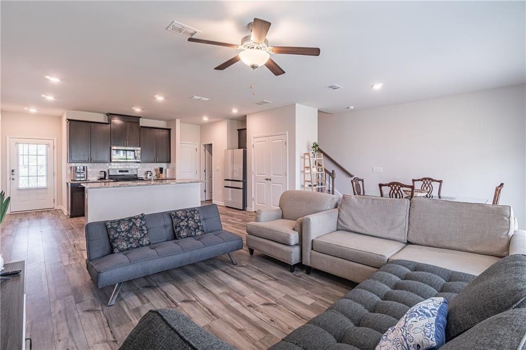 1452 Villageside Ct - Photo 2 of 21