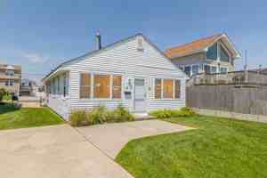 featured image of 14 Lee Pl ##Rear