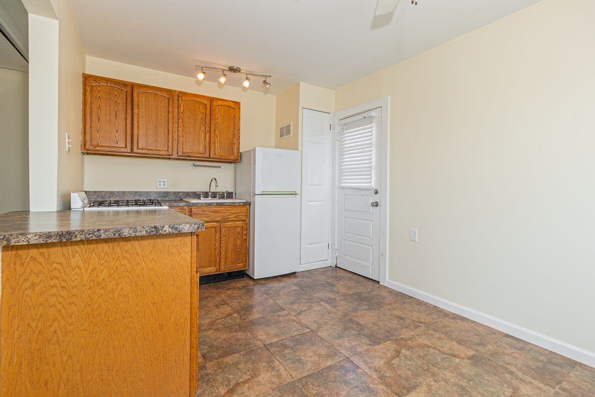 14 Lee Pl - Photo 2 of 15