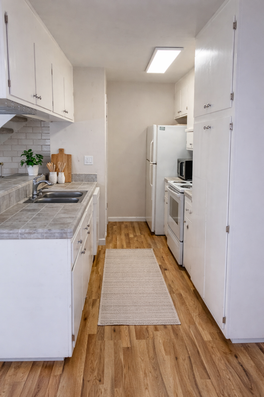 5062 Rhode Island Dr - Photo 3 of 24