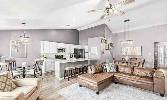 15259 High Timber Ln - Photo 4 of 17