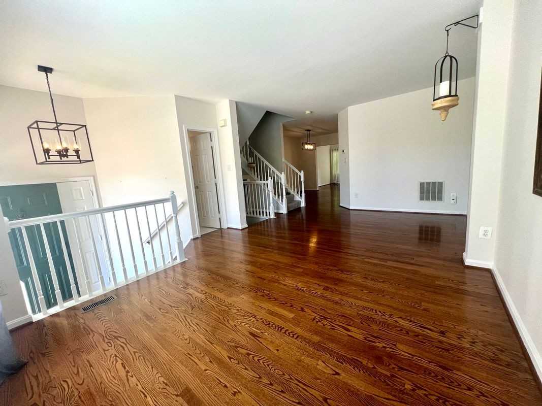 206 Connery Ter Sw - Photo 3 of 18