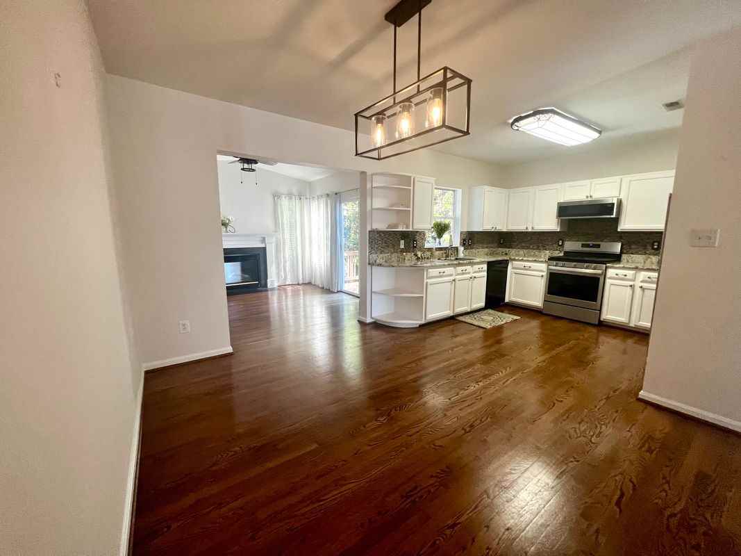 206 Connery Ter Sw - Photo 4 of 18