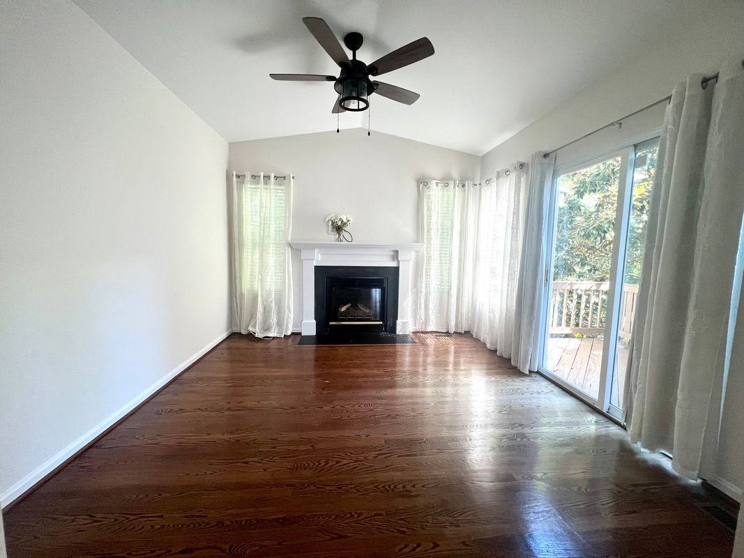 206 Connery Ter Sw - Photo 6 of 18