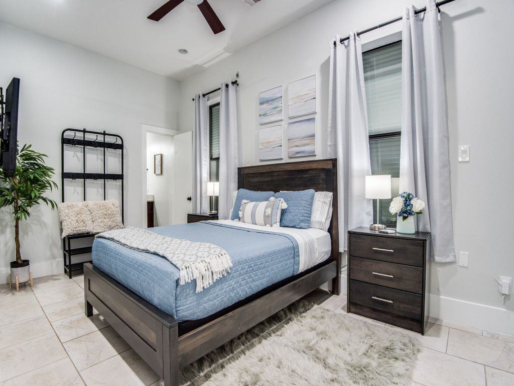 1509 Holly St - Photo 3 of 9