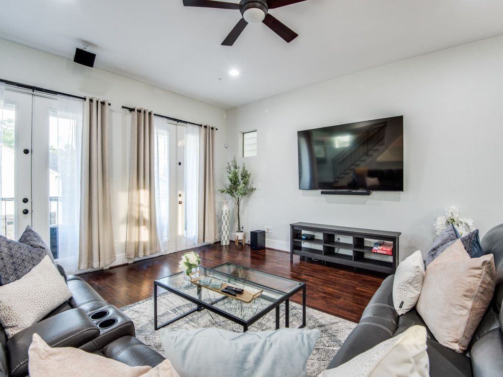 1509 Holly St - Photo 4 of 9