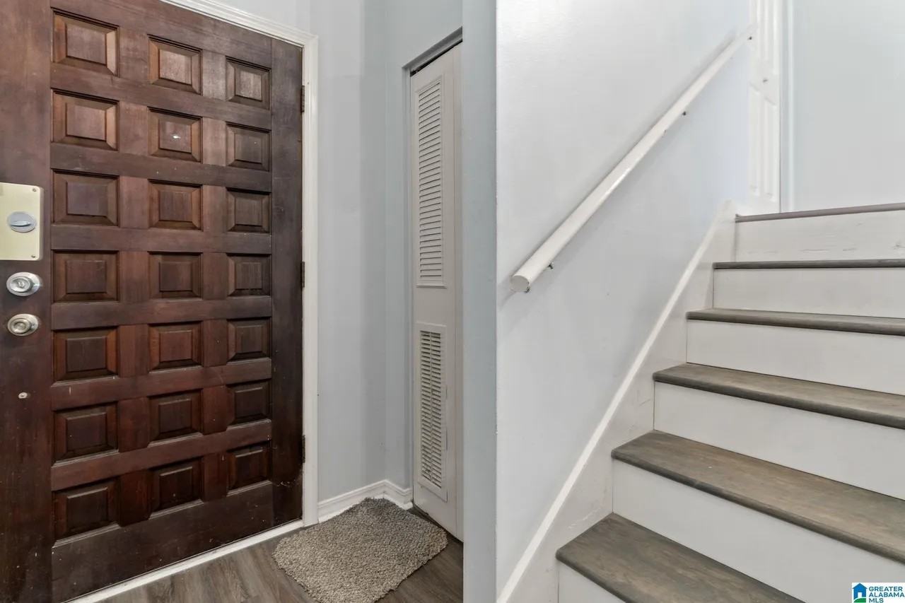 325 Heath Drive - Photo 3 of 24