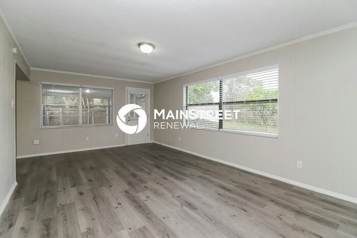 950 Lormann Cir - Photo 3 of 16