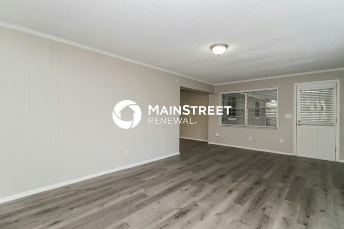 950 Lormann Cir - Photo 4 of 16