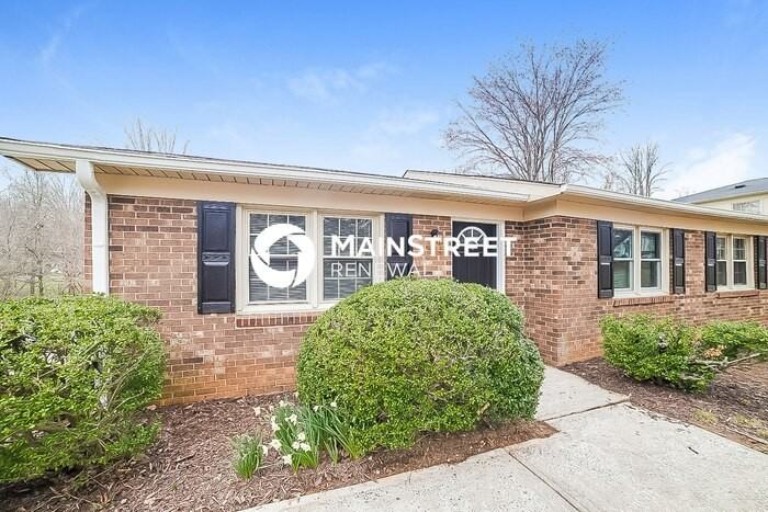 470 Creekway Dr - Photo 3 of 16