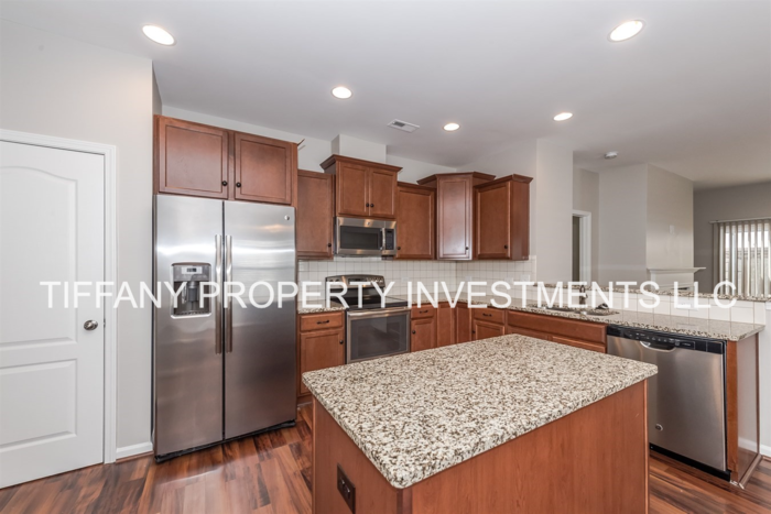 8219 Romana Red Ln - Photo 4 of 19