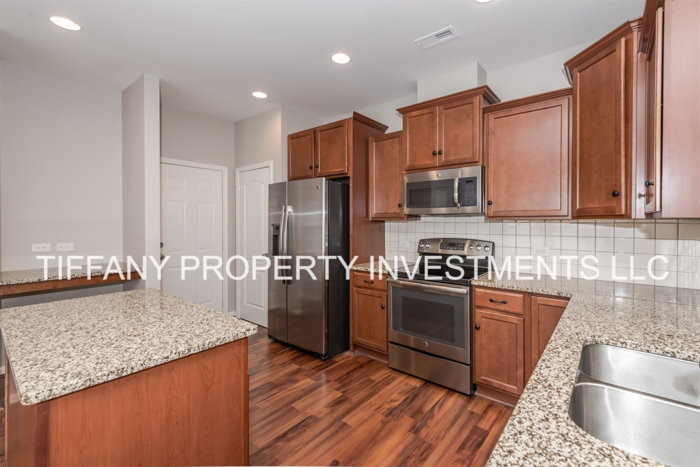 8219 Romana Red Ln - Photo 5 of 19