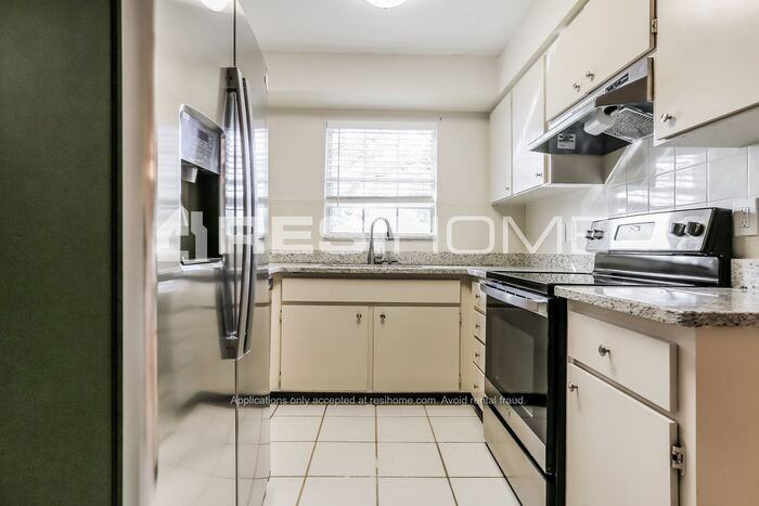 1020 Hope St - Photo 2 of 23