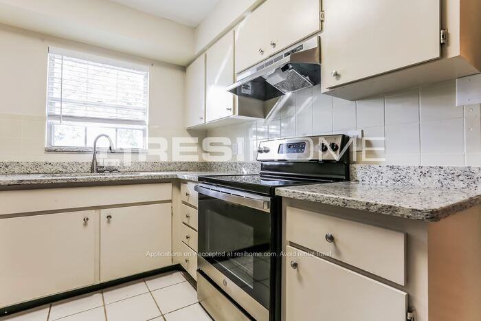 1020 Hope St - Photo 3 of 23