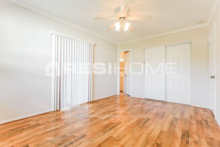 1020 Hope St - Photo 7 of 23