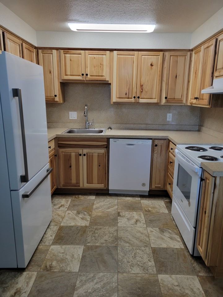 1107 S Ivy St - Photo 2 of 9