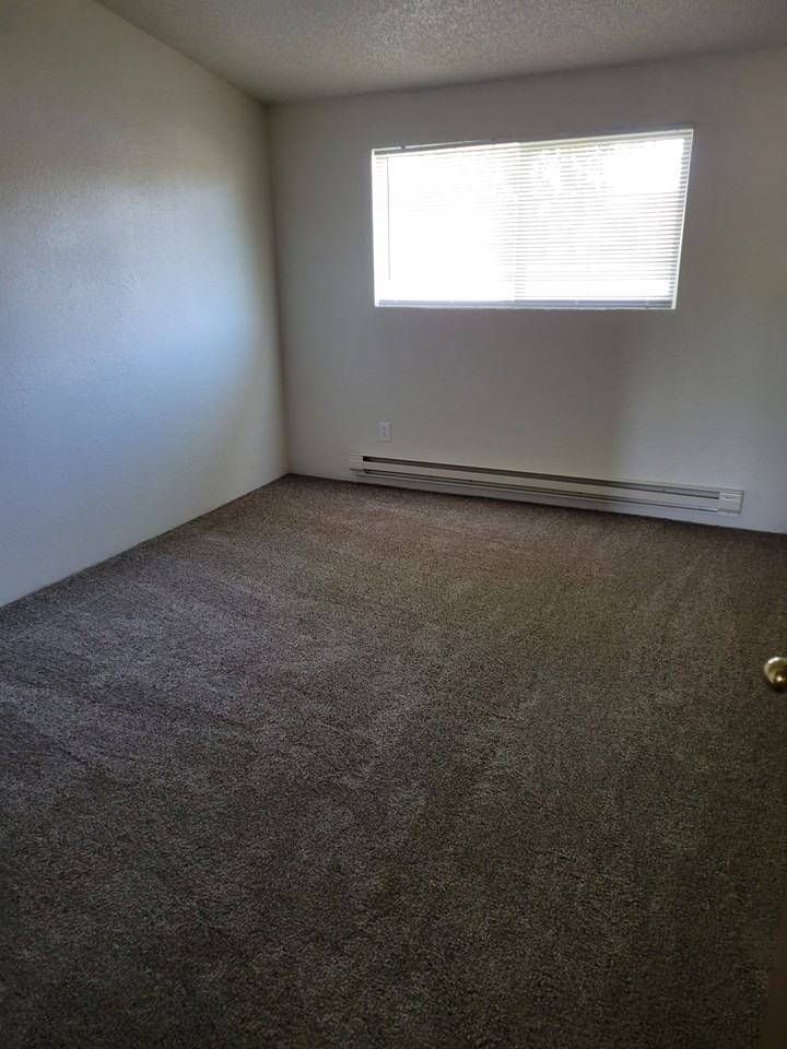 1107 S Ivy St - Photo 7 of 9