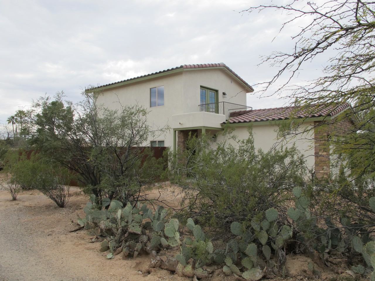 2524 E Lind Rd #NA - Photo 2 of 50