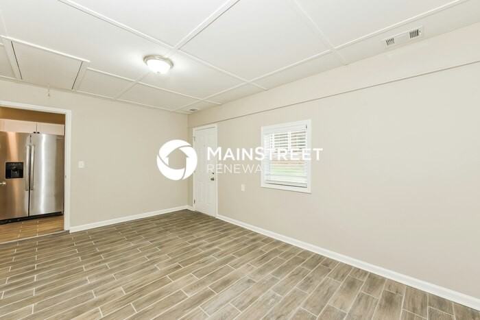 6273 Graceland Cir - Photo 4 of 16