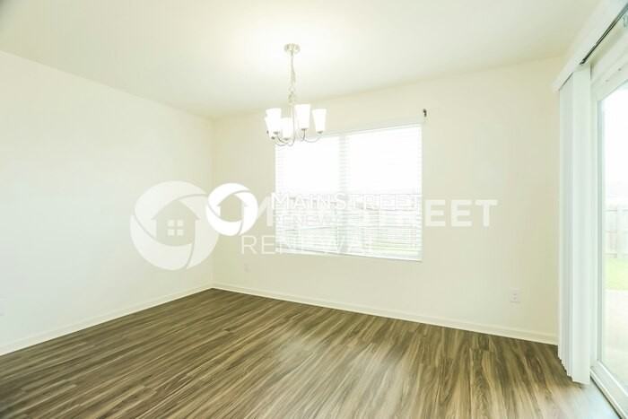 940 Hawthorn Ln - Photo 6 of 17