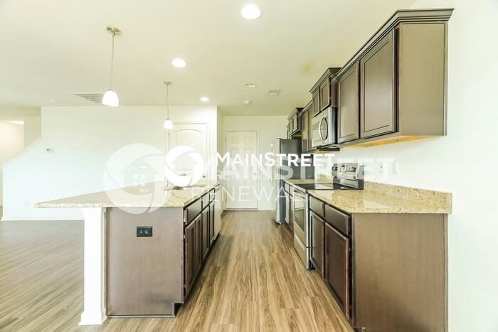 940 Hawthorn Ln - Photo 7 of 17