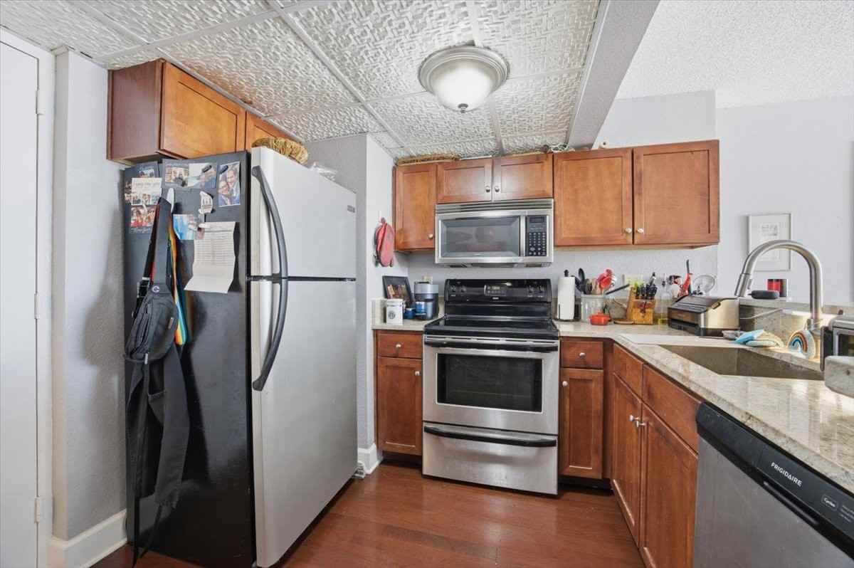 151 E Washington St #406 - Photo 6 of 19