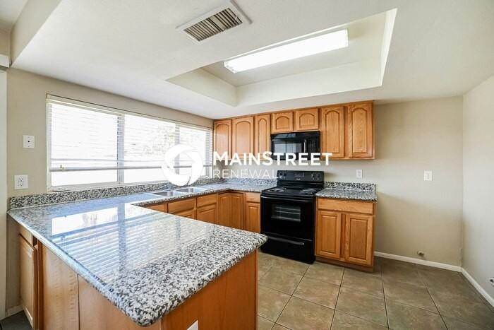 7148 W Merrell St - Photo 4 of 16