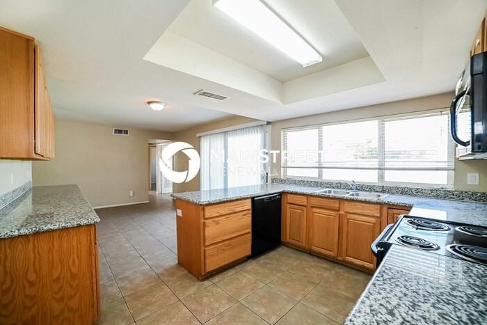 7148 W Merrell St - Photo 5 of 16