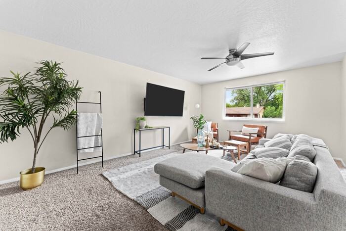 2077 S Atlantic St - Photo 2 of 25