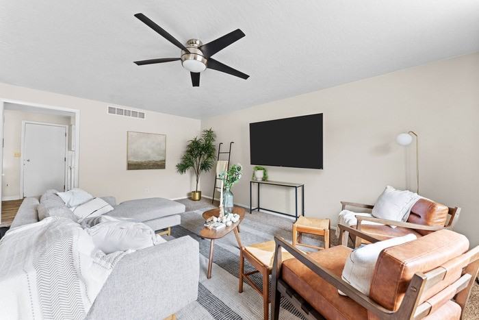 2077 S Atlantic St - Photo 3 of 25