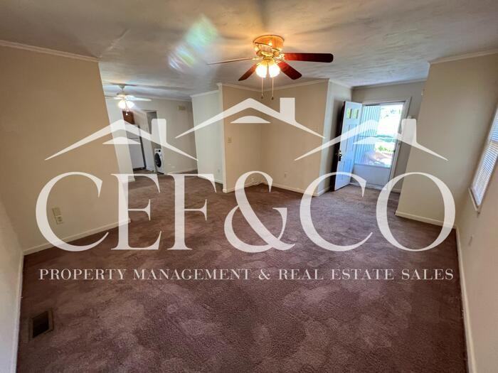 1545 White Oak St #B - Photo 3 of 15