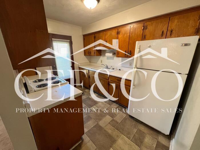 1545 White Oak St #B - Photo 6 of 15