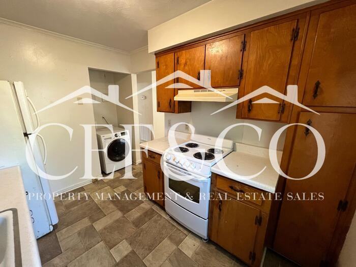 1545 White Oak St #B - Photo 7 of 15