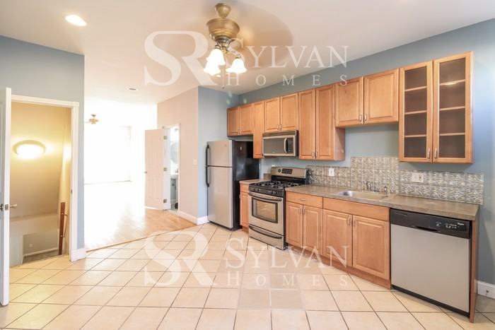 3304 E Baltimore St - Photo 5 of 16