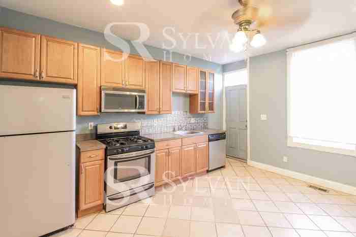 3304 E Baltimore St - Photo 6 of 16